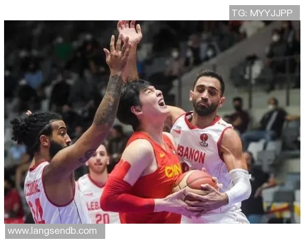 南京篮球队与武汉篮球队的较量分析与战术总结